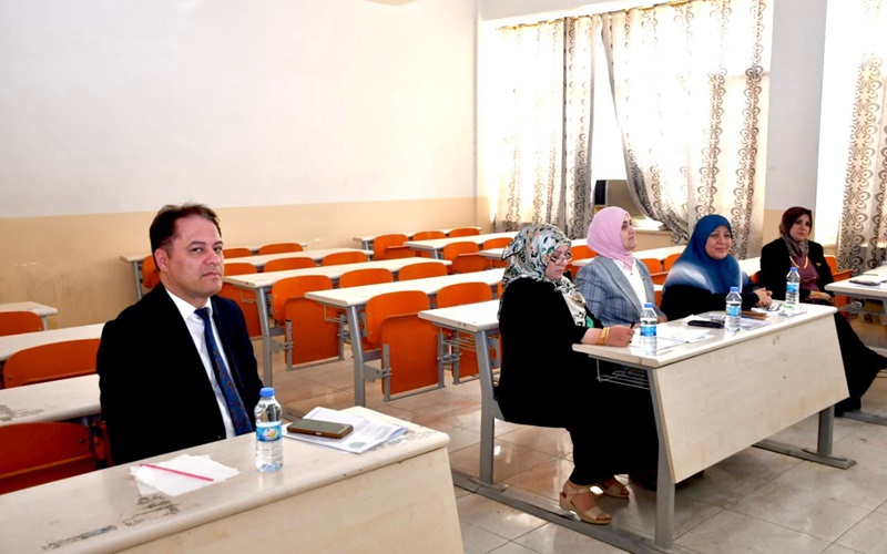 عميد كلية الصيدلة يشارك في الامتحان الشامل الشفوي لطالب الدكتوراه في قسم الكيمياء بكلية العلوم