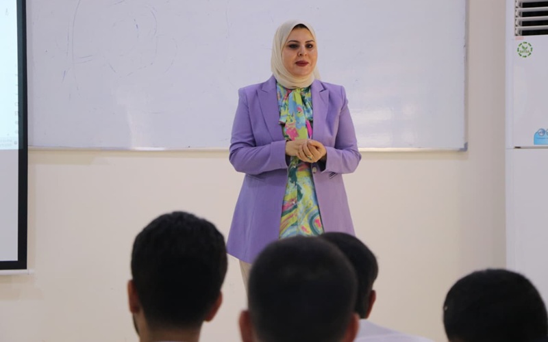 كلية الصيدلة تنظم ندوة إرشادية حول (مخاطر التدخين بأنواعها على الطالب الجامعي)