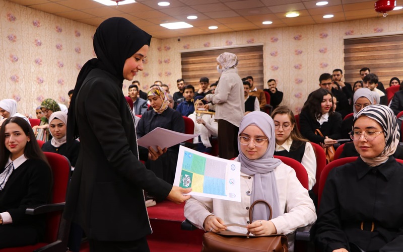 كلية الصيدلة تنظم بوسترات ترحيبية بعنوان (جيل جديد من الصيادلة مرحباً بكم في كلية الصيدلة)