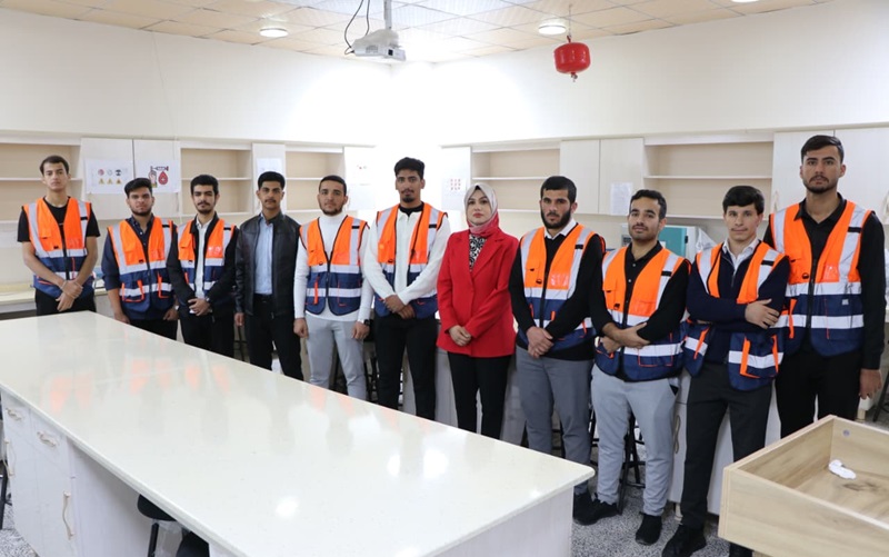 كلية الصيدلة تنظم حملة تطوعية لتنظيف وترتيب تزامنا مع اليوم العالمي للتطوع 