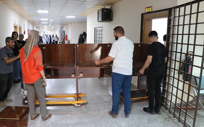 كلية الصيدلة تنظم حملة تطوعية لتنظيف وتنظيم مختبر الحاسوب