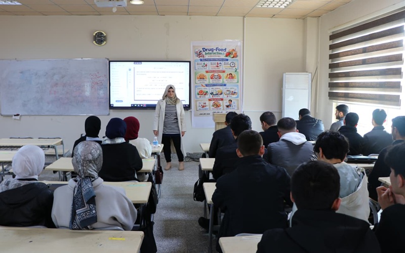 كلية الصيدلة تقيم أصبوحة جامعية لطلبة المرحلة الأولى بعنوان (الابتزاز الإلكتروني وآثاره السلبية على الفرد والمجتمع)