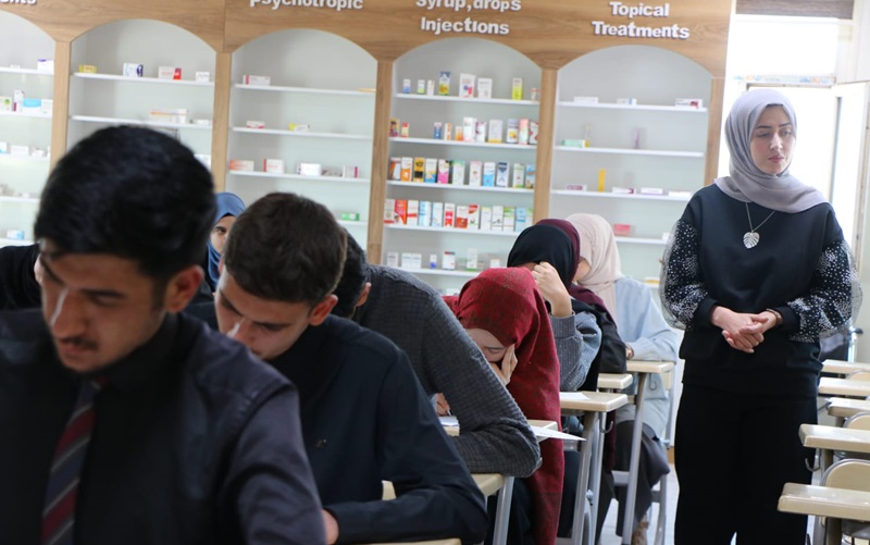 اختتام امتحانات نهاية الفصل الدراسي الأول لطلبة المرحلة الأولى في كلية الصيدلة