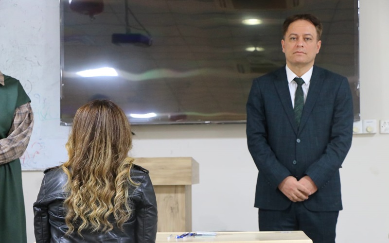 كلية الصيدلة بجامعة كركوك تجري اختبار معادلة الشهادة لخريجي كليات الصيدلة خارج العراق (٥٤) في جزئها النظري