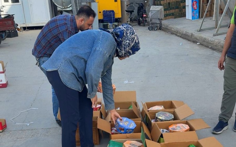 كلية الصيدلة تنظم حملة تطوعية بتوزيع سلات غذائية للعوائل المتعففة