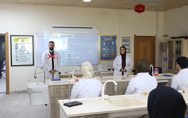 كلية الصيدلة تنظم ندوة إرشادية حول (تقييم جودة تخزين الأدوية في الصيدليات الأهلية)