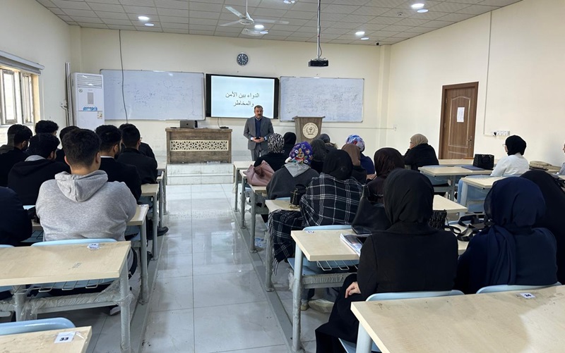 كلية الصيدلة تنظم ندوة إرشادية حول (الدواء بين الأمان والمخاطر)