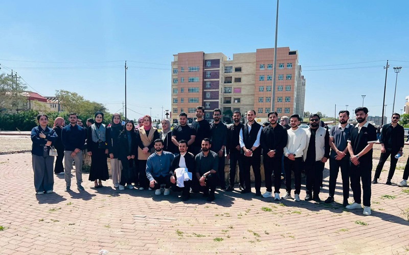 كلية الصيدلة تنظم حملة تشجير بعنوان (أهمية الحفاظ على البيئة)