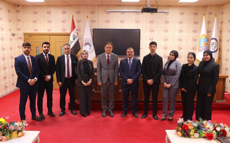 كلية الصيدلة تبدأ مناقشة مشاريع بحوث التخرج لطلبة المرحلة الخامسة