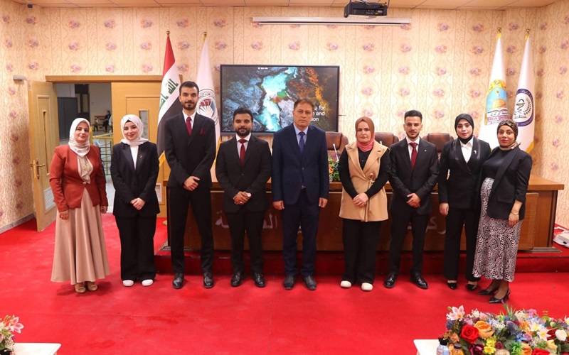 كلية الصيدلة تواصل مناقشة مشاريع بحوث التخرج لطلبة المرحلة الخامسة
