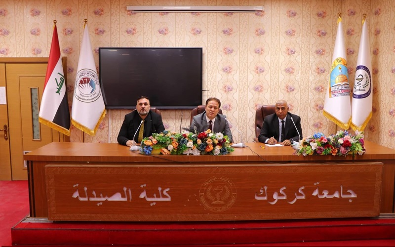السيد عميد كلية الصيدلة يعقد اجتماعاً مع أعضاء الهيئة التدريسية