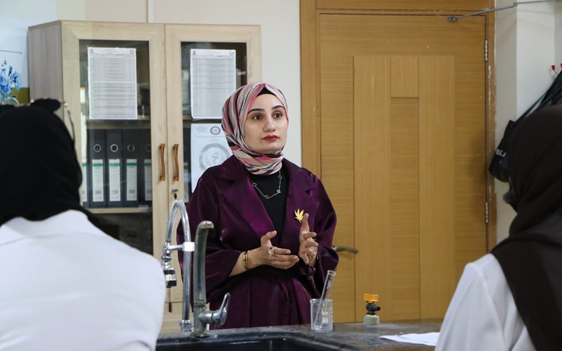 كلية الصيدلة تنظم ندوة حول (الكيمياء الخضراء وتطبيقاتها في مجال الصيدلة لتحقيق الاستدامة)