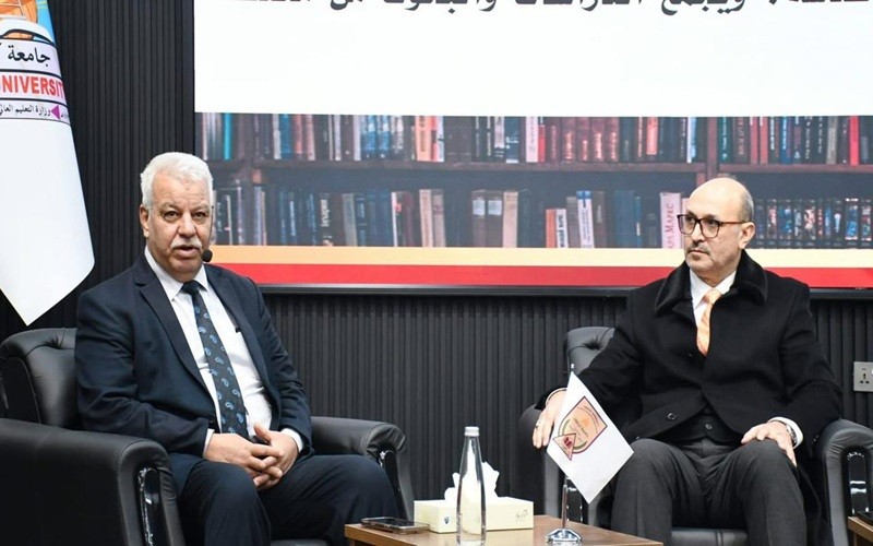 مشاركة ندوة علمية في كلية ...