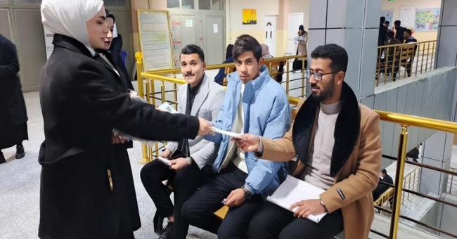 تدريسيات وطلبة قسم علوم الحياة ينظمن حملة توعوية عن الإنفلونزا الموسمية