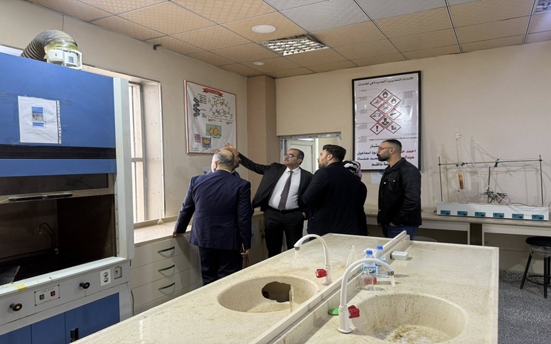 عميد كلية التربية للعلوم الصرفة يتفقد أعمال صيانة مختبرات الكلية 4