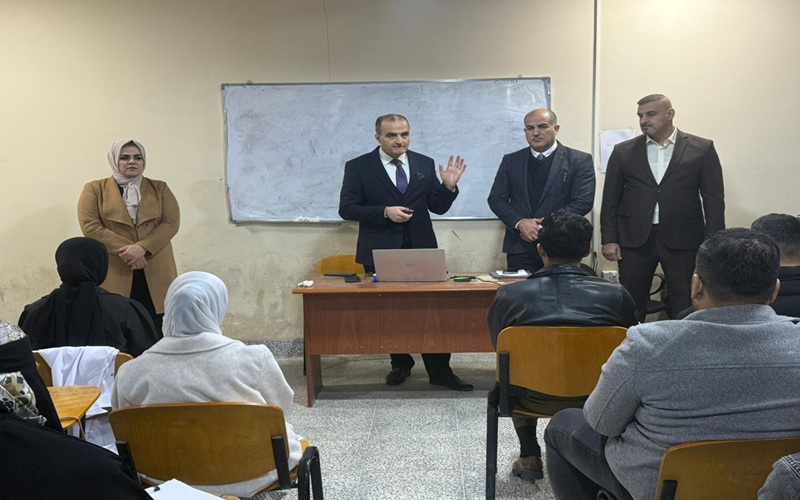 عميد كلية التربية للعلوم الصرفة يلتقي بطلبة المرحلة الأولى 1