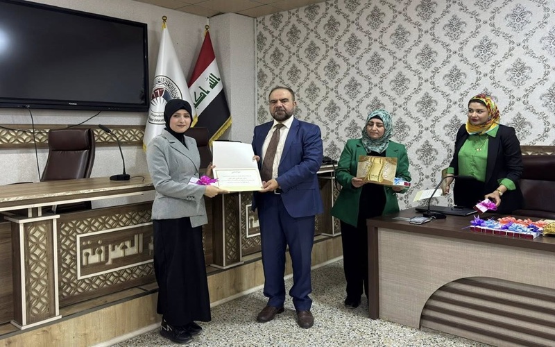 تكريم الطلبة الاوائل