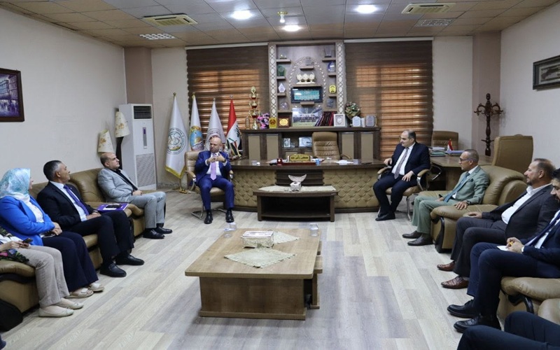 عميد كلية التربية للعلوم الصرفة يستقبل مساعد رئيس الجامعة للشؤون الإدارية