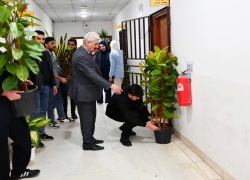 تجسيداً لروح التعاون والمسؤولية البيئية، نظّم قسم الكيمياء مبادرة تطوعية شارك فيها السيد رئيس القسم ونخبة من التدريسيين والطلبة.