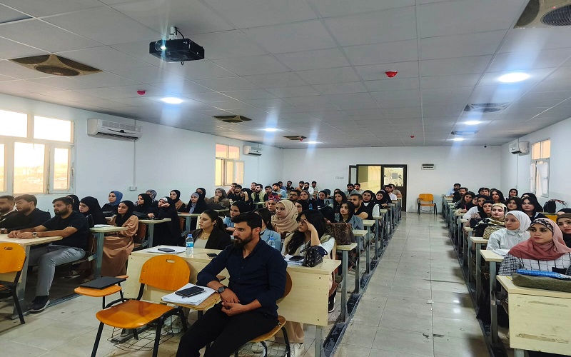كلية العلوم تنظم محاضرة إرشادية عن حل المشكلات واتخاذ القرار لطلبة قسم الكيمياء