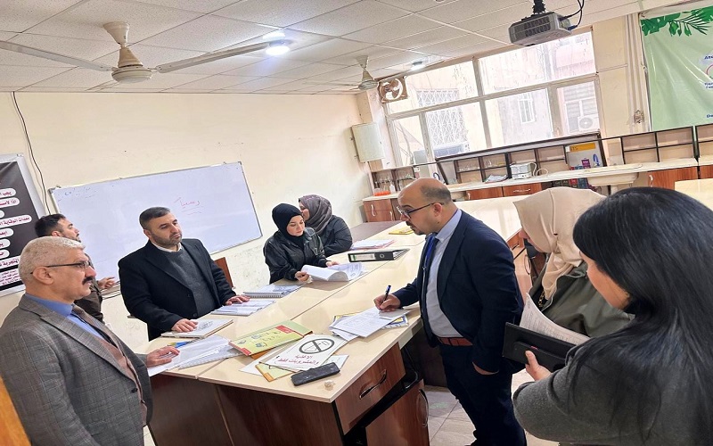زيارة تقييمية لمختبرات قسم الكيمياء ضمن برامج تطوير البيئة المختبرية