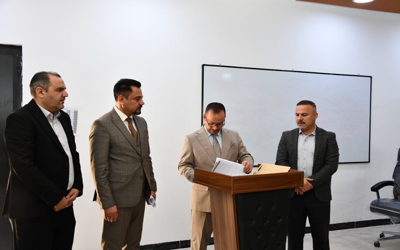 عميد كلية العلوم يتفقد سير الامتحانات النهائية لطلبة المرحلة الأولى