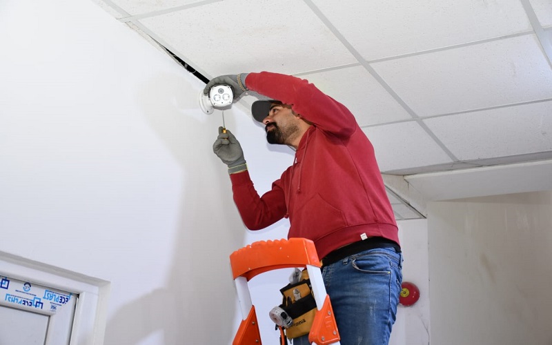 صيانة شاملة لمنظومة كاميرات المراقبة في كلية العلوم