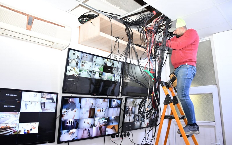 صيانة شاملة لمنظومة كاميرات المراقبة في كلية العلوم