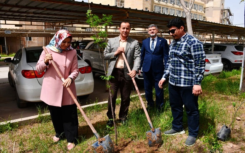 كلية العلوم تنظم حملة تشجير واسعة لتعزيز الاستدامة والجمال البيئي