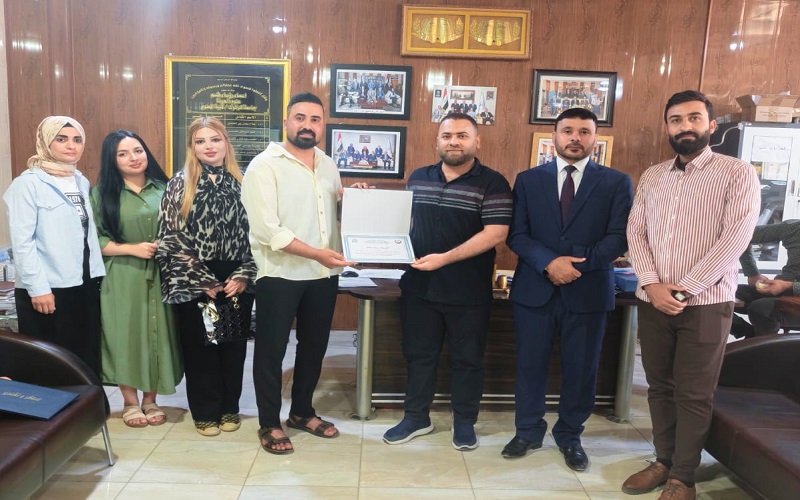 طلبة المرحلة الرابعة المسائي في قسم علوم الحياة يكرّمون أساتذتهم تثميناً لجهودهم العلمية