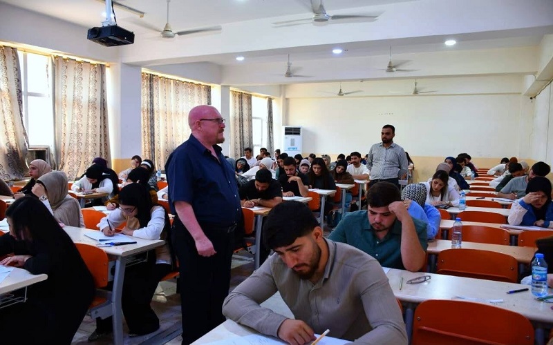عميد كلية العلوم بجامعة كركوك يترأس لجنة مناقشة رسالة ماجستير في كلية الآثار بجامعة الموصل