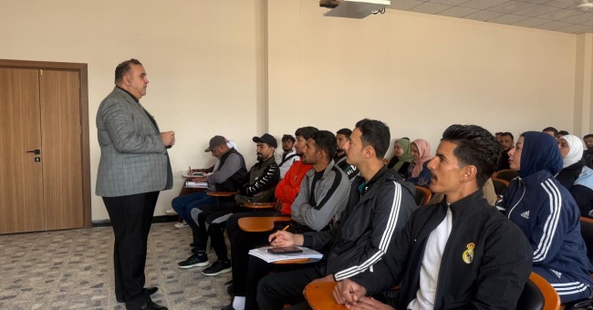 محاضرة نوعية عن تحديد تقنيات المعلومات الحديثة في عملية تدريب الطلبة