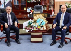 عميد كلية التربية البدنية وعلوم الرياضة برفقة اعضاء مجلس الكلية يهنئون مساعد رئيس جامعة كركوك للشؤون الإدارية بمناسبة تسنمه المنصب