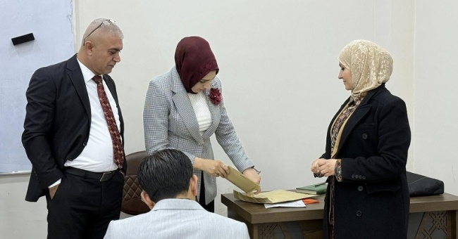 اللجنة المكلفة من رئاسة جامعة كركوك بمتابعة امتحانات الفصل الدراسي الأول لطلبة الدراسات العليا