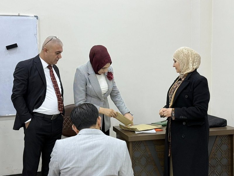اللجنة المكلفة من رئاسة جامعة كركوك بمتابعة امتحانات الفصل الدراسي الأول لطلبة الدراسات العليا