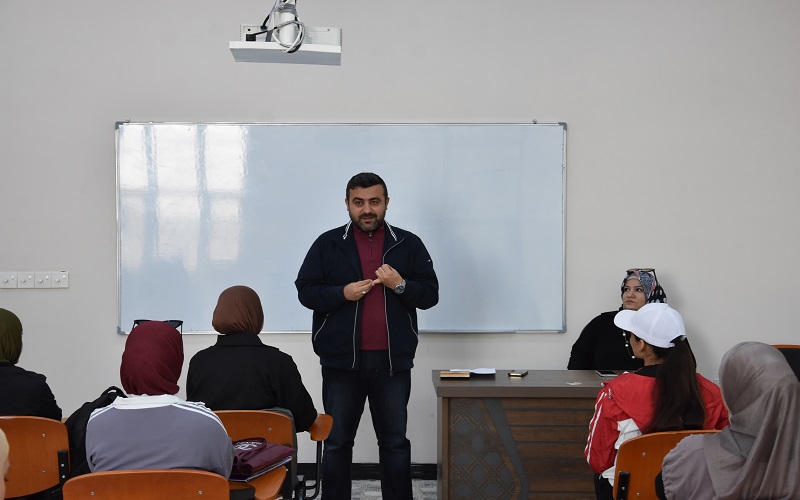 كلية التربية البدنية وعلوم الرياضة تنظم ورشة عمل عن دور إعداد المدربين في مجال الصحة والسلامة