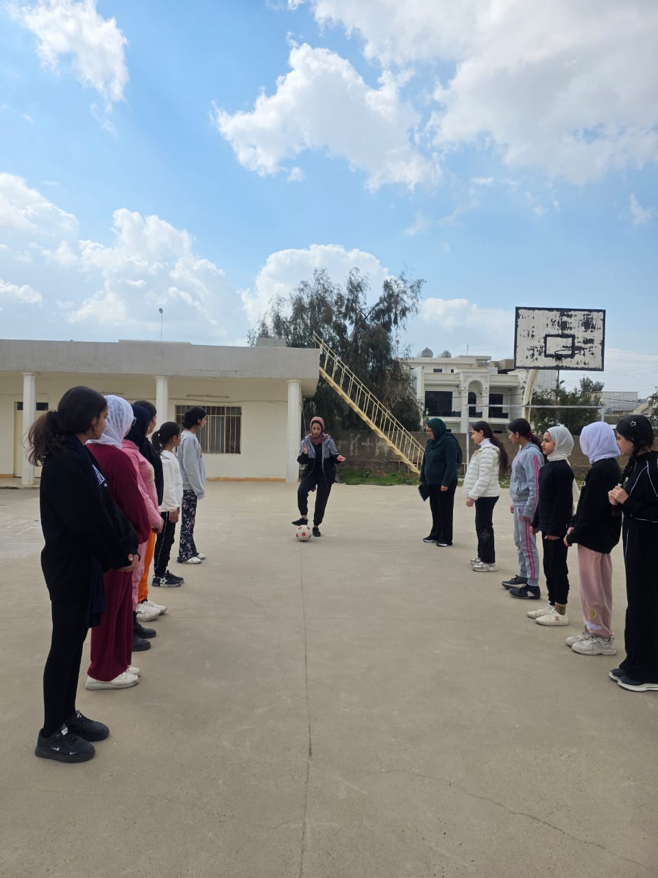 زيارة ميدانية للاطلاع على التطبيق الميداني للطلبة في احدى مدارس كركوك