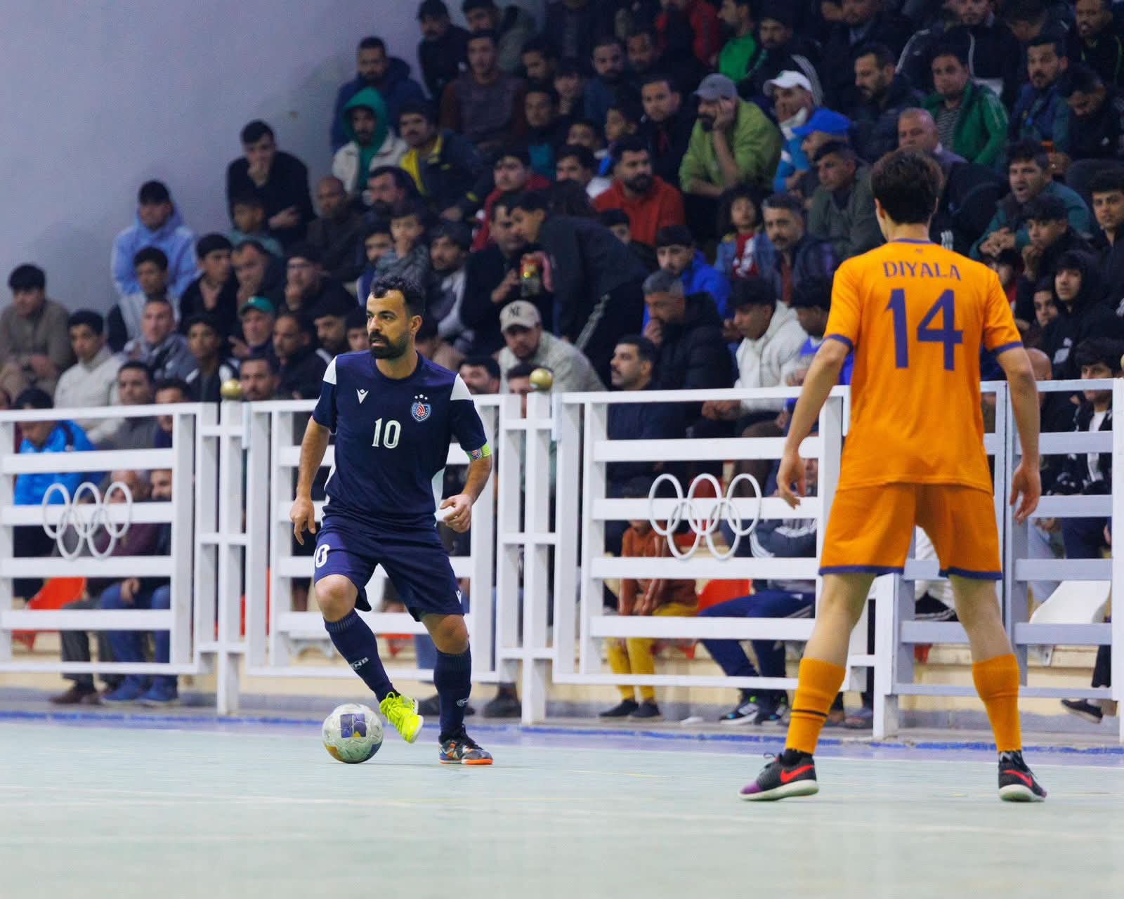 لقطة من المباراة 4