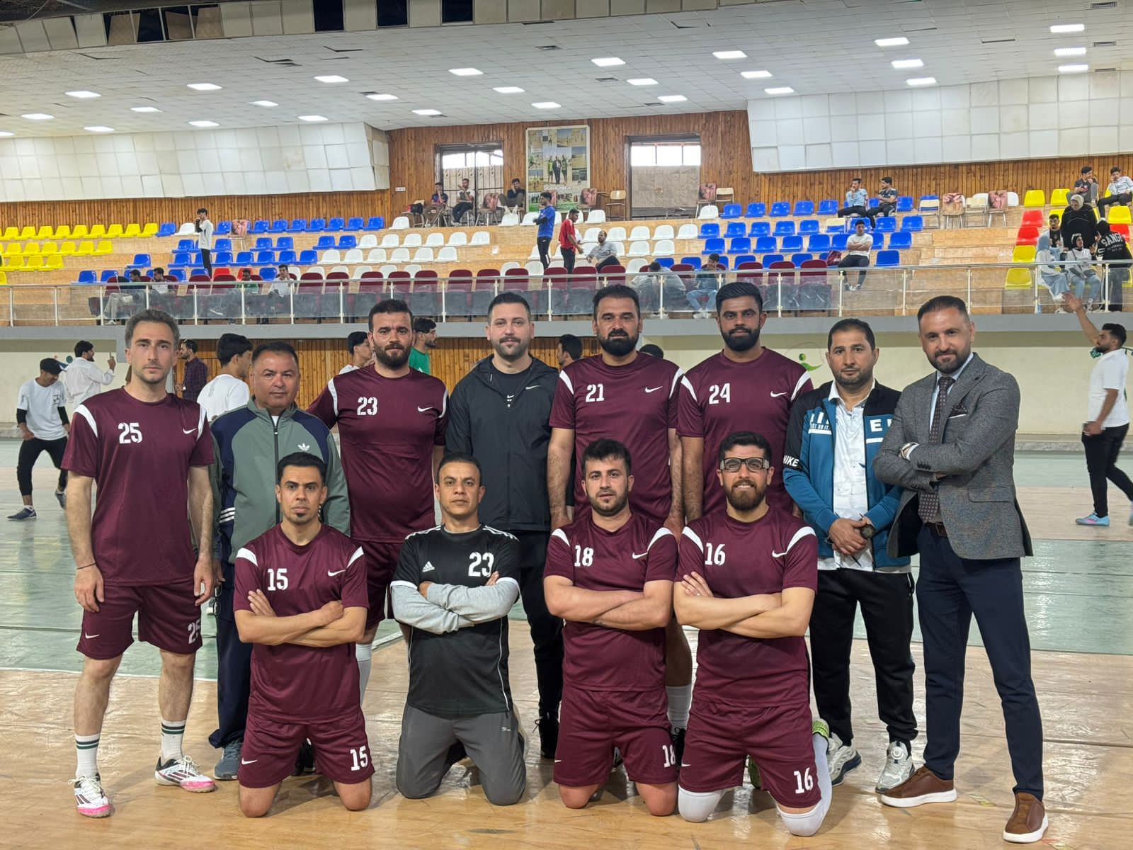 فريق كلية التربية البدنية وعلوم الرياضة من التدريسيين يخوض مباراة ودية مع تدريسيي كلية التربية البدنية وعلوم الرياضة في جامعة تكريت 