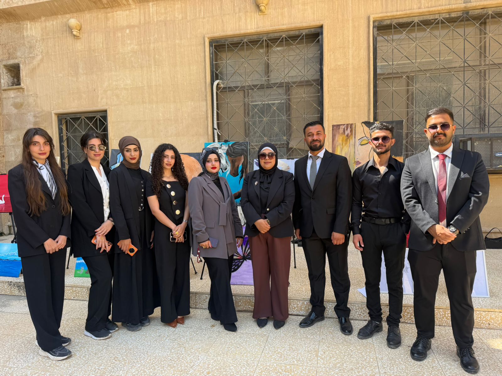 حضورًا مميزًا ومشاركة فاعلة في معرض الرسم