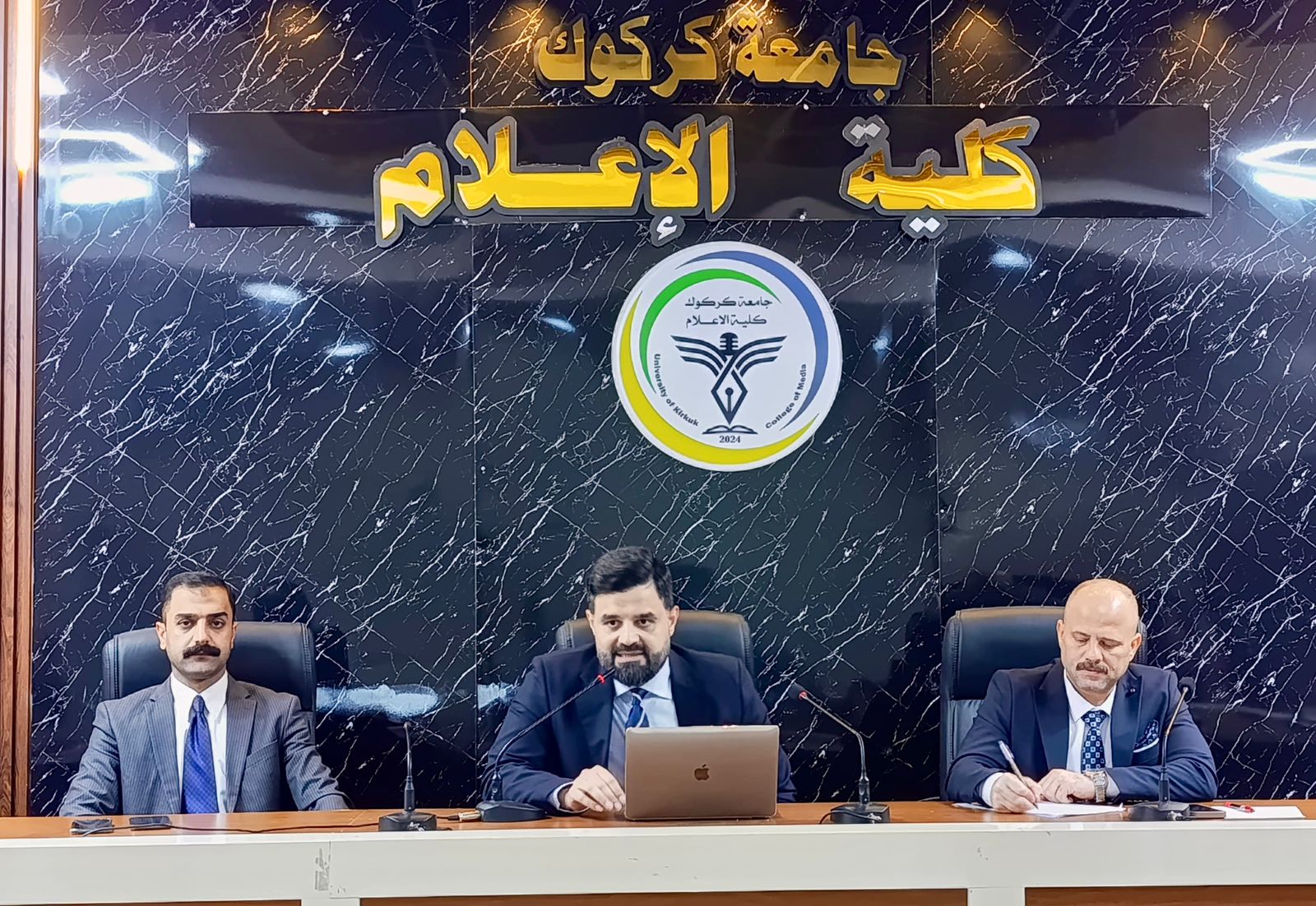 تدريسي في كلية التربية البدنية وعلوم الرياضة يلقي محاضرة نوعية في كلية الإعلام