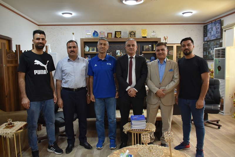 Dean of the College of Physical Education and Sports Sciences receives international referee Hakar Salar Ahmed