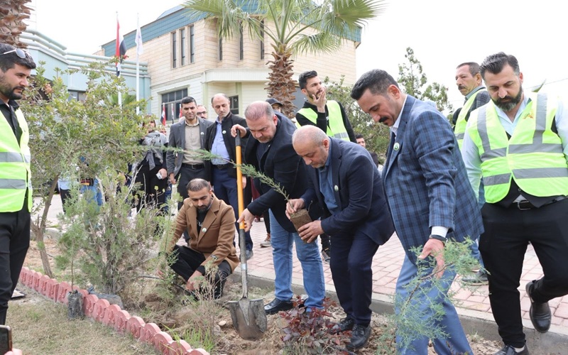 جامعة كركوك تطلق حملة كبرى لتشجير اروقة وباحات الجامعة وكلياتها 