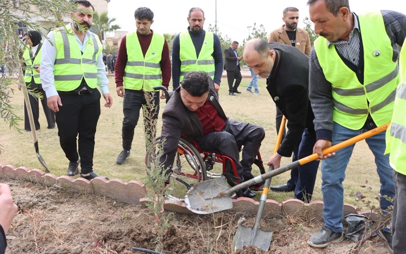 جامعة كركوك تطلق حملة كبرى لتشجير اروقة وباحات الجامعة وكلياتها 
