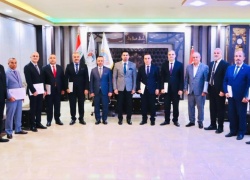 رئيس جامعة كركوك يبارك ويسلم السادة العمداء أوامر تخويلهم في إدارة الكليات