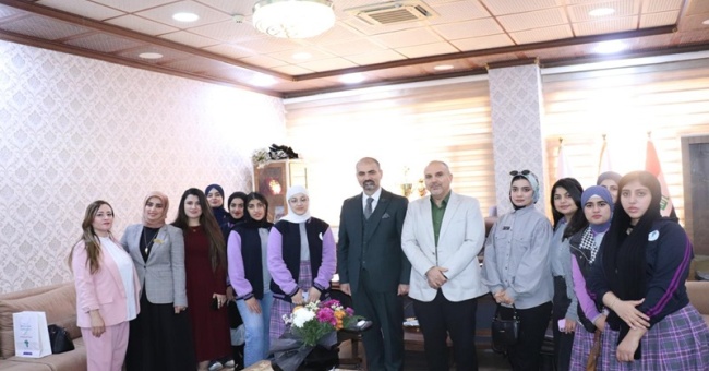 كلية علوم الحاسوب وتكنولوجيا المعلومات تستقبل طالبات إعدادية القلم في زيارة علمية
