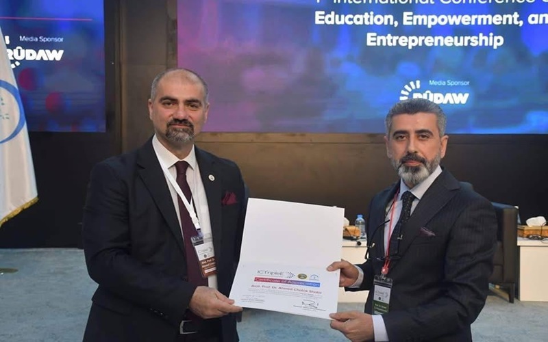عميد كلية علوم الحاسوب وتكنولوجيا المعلومات يشارك في مؤتمر دولي 