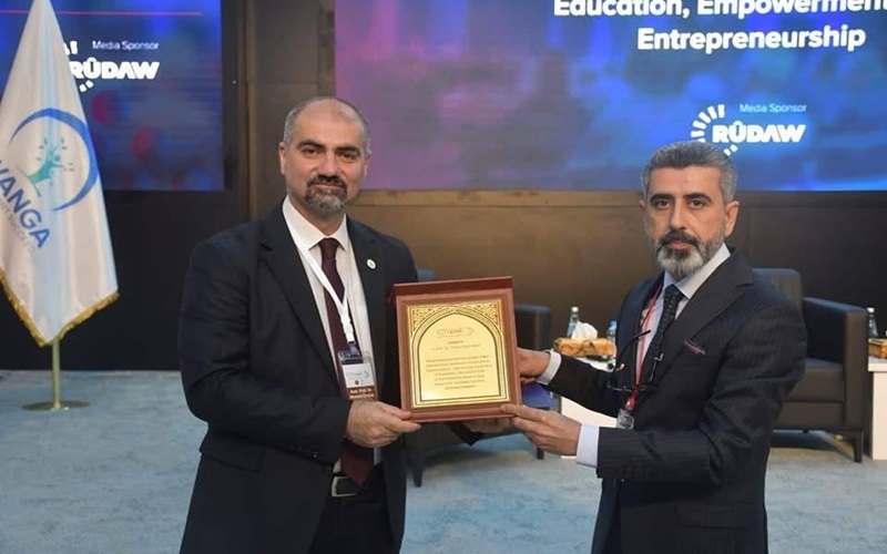 عميد كلية علوم الحاسوب وتكنولوجيا المعلومات يشارك في مؤتمر دولي 