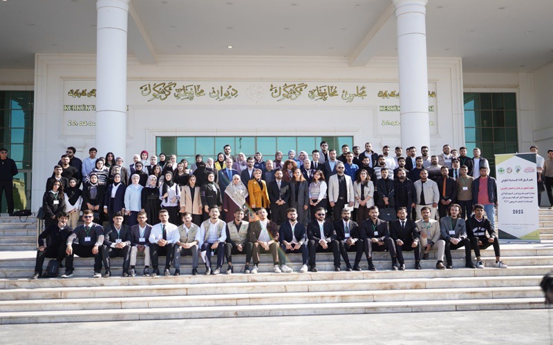 كلية علوم الحاسوب وتكنولوجيا المعلومات تشارك في مؤتمر الناجون من الابتزاز والاحتيال الإلكتروني