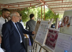 The College of Veterinary Medicine holds an exhibition entitled (Veterinary Education Exhibition).